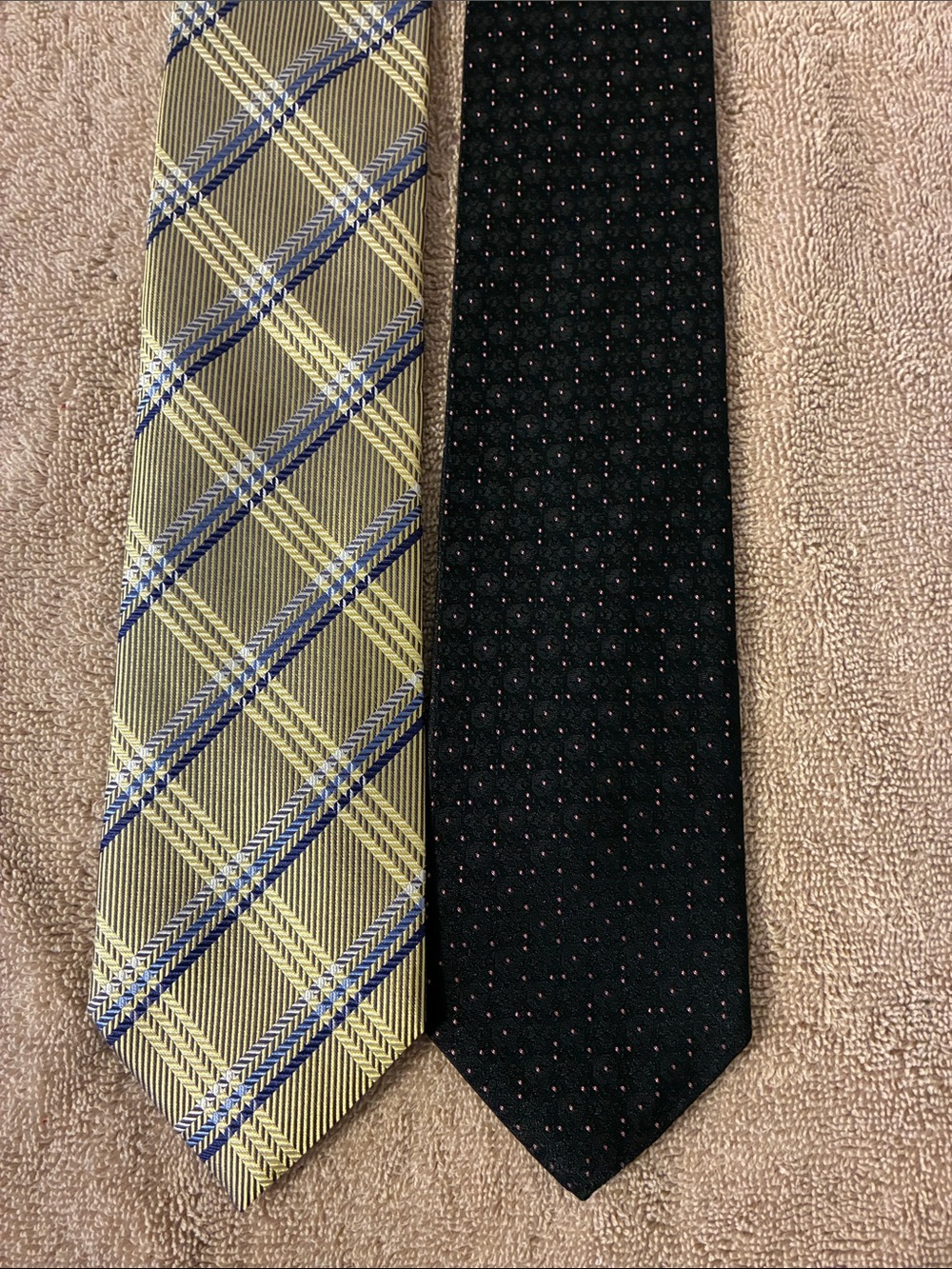 Two-Pack Men's Yellow Plaid + Black Dot Neckties
